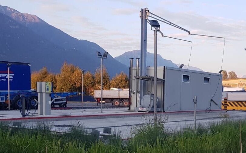 Lavaggio camion self-service con bracci bandiera
