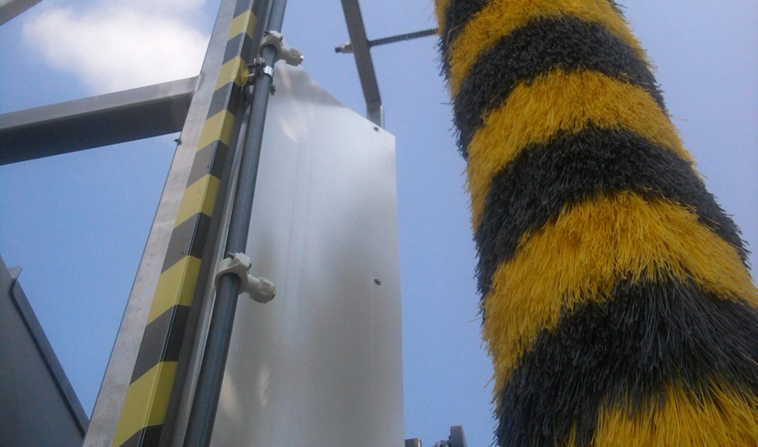 Lavaggio camion cisterna con monospazzola